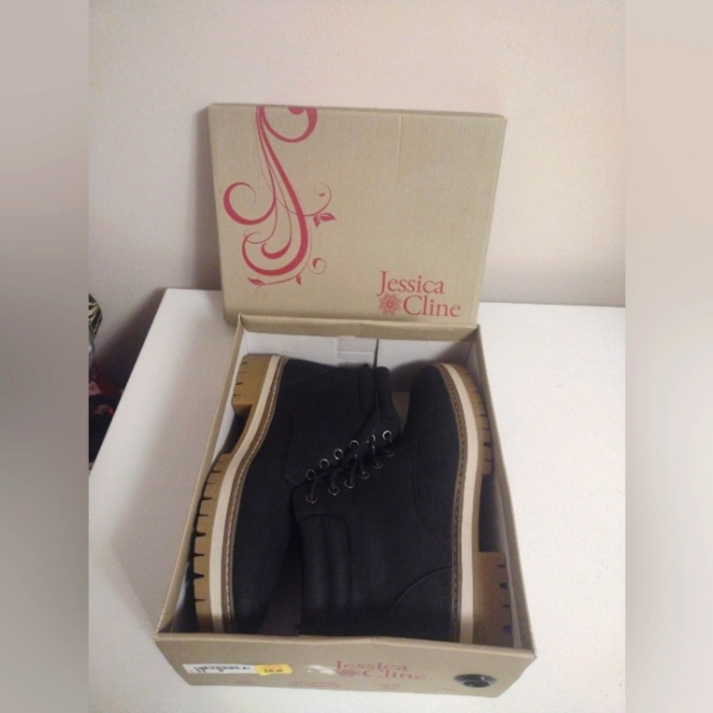 Jessica cline hiking boots women's size 9.5M new in original box